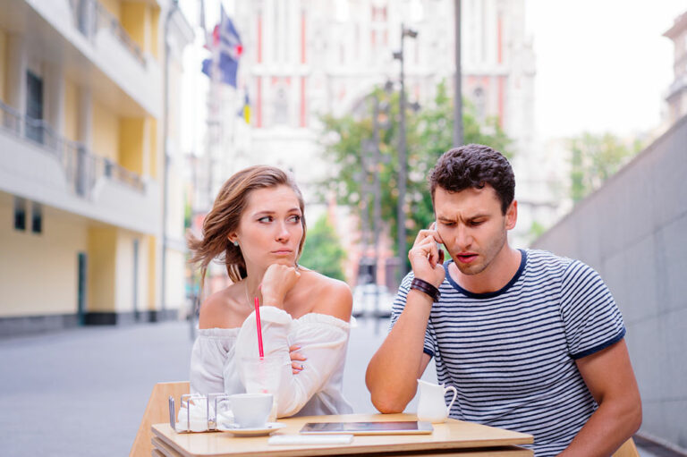 4 signs one&#8217;s partner may be cheating