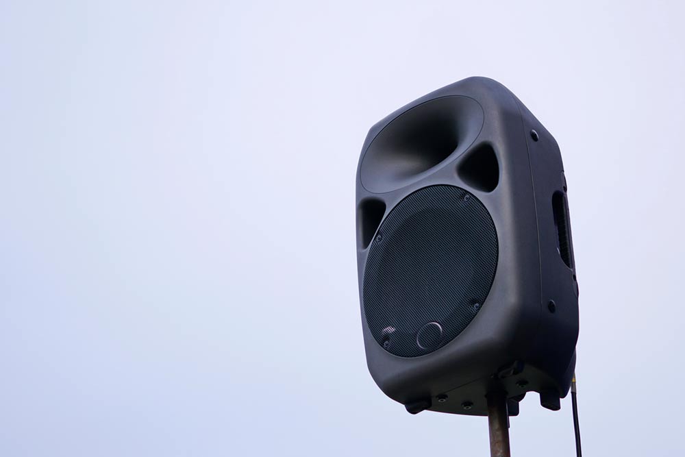 4 potential effects of exposure to outdoor speakers on one&#8217;s ears