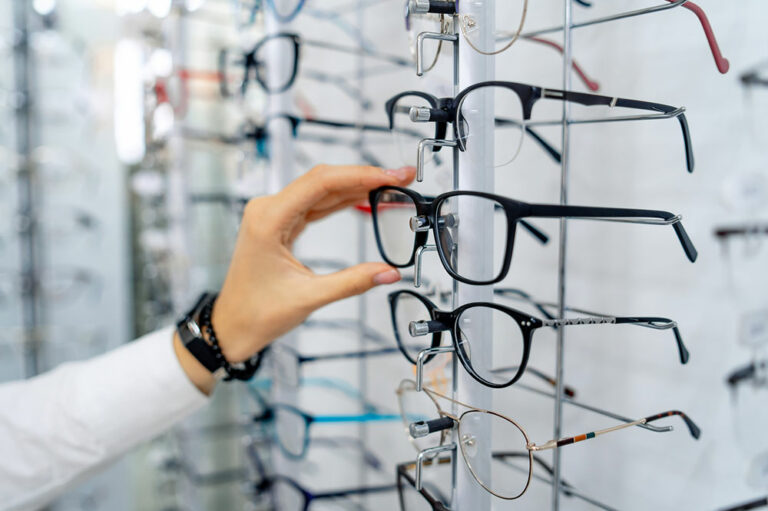 4 smart tips to buy eyeglasses online